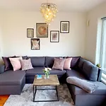 Floor Center Flat With Free Parking *