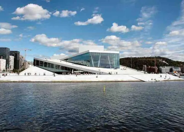 Floor Center Flat With Free Parking *