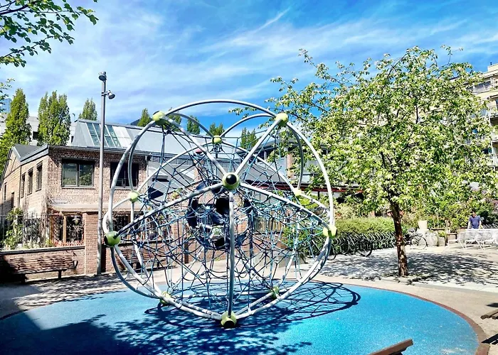 Floor Center Flat With Free Parking *