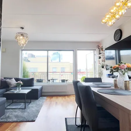 Floor Center Flat With Free Parking *