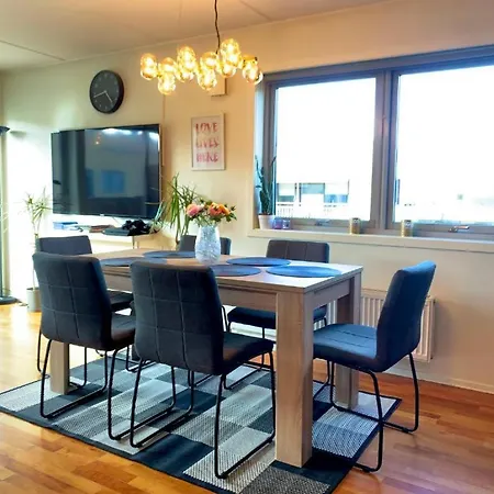 Floor Center Flat With Free Parking דירה *