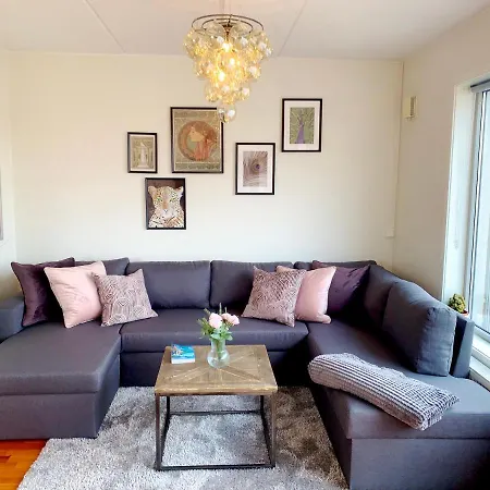 Floor Center Flat With Free Parking *